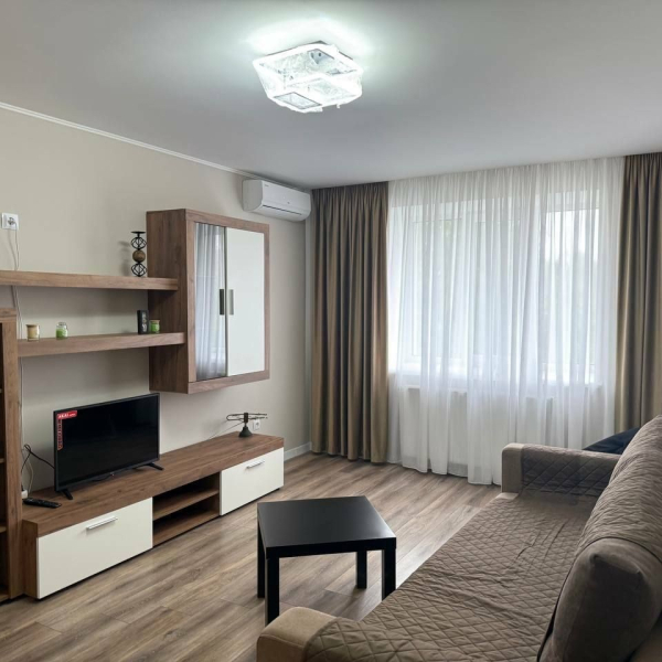 Продам квартиру Яреми вул., 9,